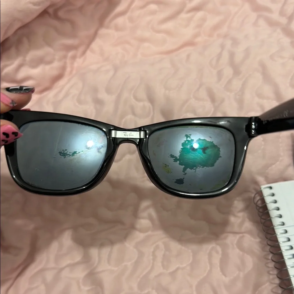 Ray-Ban Unisex Classic Wayfarer Folding Black Polarized Shades - Picture 5 of 6